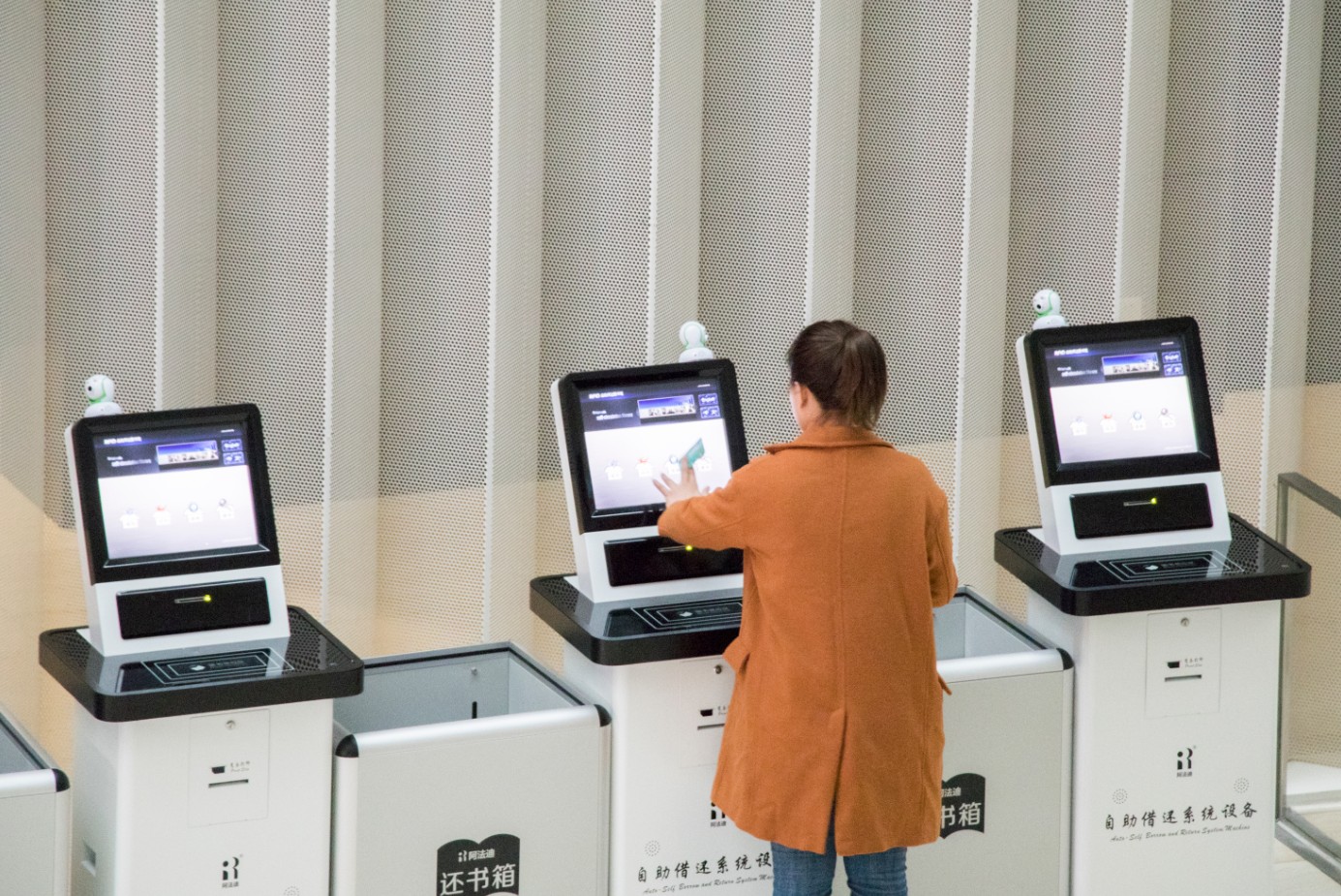 嵌入式一體機,工業(yè)一體機,工業(yè)平板一體機,工業(yè)控制一體機,工業(yè)一體機廠家